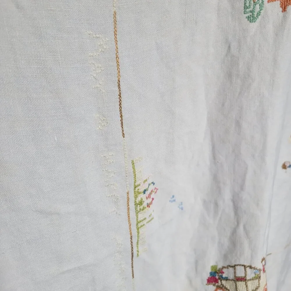 Vtg Table Linen Handmade Cross Stitch Embroidered Luncheon Cloth approx 28